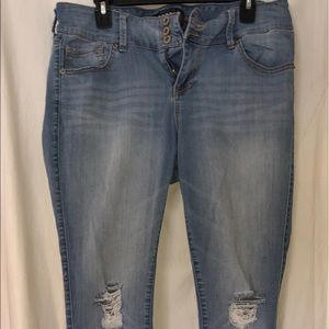 Distressed jeans Torrid